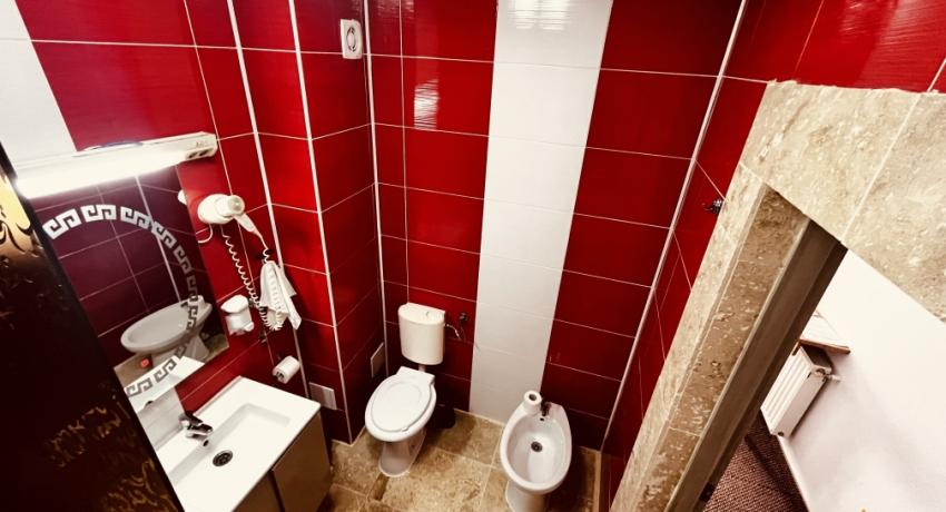 Apartament cu balcon, cu vedere la strada